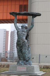 維也納聯合國中心女媧補天雕塑