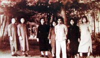 羅達仁與蜀光1948級8班同學合影