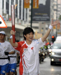 擔任北京奧運會火炬手