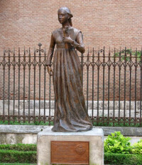 凱瑟琳的塑像，位於埃納雷斯堡