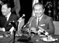 1973年，朗諾在西貢的一次記者會上