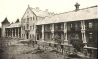 1915年9月建成的養病樓，后改名為養病樓。