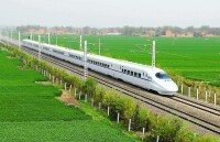 隴海鐵路西安至寶雞段運行CRH2型高速動車組列車