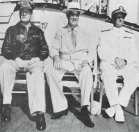 由左至右，麥克阿瑟、羅斯福、尼米茲