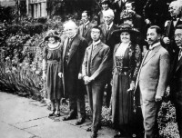 1921年，裕仁訪問英國時與首相勞合·喬治合影