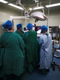完成了國際上最大樣本的自主呼吸麻醉微創胸外科手術的前瞻