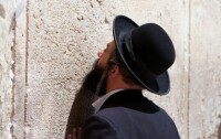 哭牆前面禱告的猶太人
