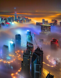雲霧縈繞的 迪拜美景
