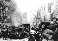 日軍向上海市中心炮擊，雙方展開巷戰。