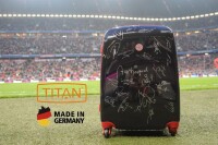 拜仁全體球員簽名的TITAN拉杆箱
