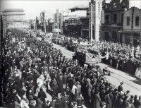 北平和平解放后，中國人民解放軍舉行了入城