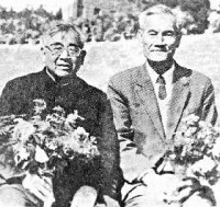 盧嘉錫(左)
