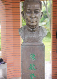 陳敬賢石像