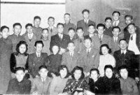 1946年《聯合晚報》同人合影二排左五劉尊棋