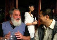 比爾同中國作家交流