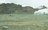2010年拍攝的姜古迪如冰川