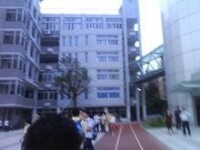 錢塘小學北區科藝樓而右邊的是主教學樓