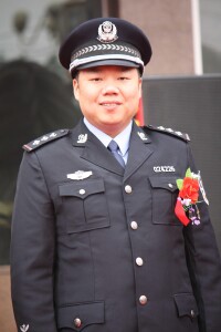 民警薄一兵