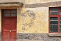 “公社”牆體上的毛主席畫像