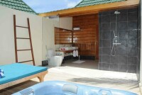 Jacuzzi beach villa