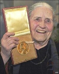 多麗絲·萊辛獲諾貝爾獎