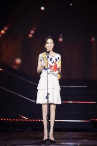 獲北京大學生電影節最受歡迎女演員獎