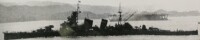 1936年4月拍攝的青葉號，正在離開寺島水道，遠處是加賀號航母