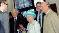 英國女王伊麗莎白二世為新圖書館揭幕