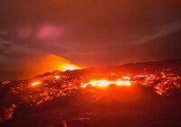 冒納羅亞火山