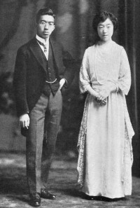 1924年，裕仁與妻子合影