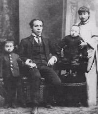 1906年，改良派代表人物梁啟超與家人在東京