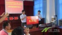 2014年6月上海市金山區石化社區向德化鎮捐贈辦公設備
