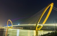 南京眼步行橋