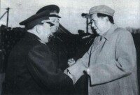 1957年，毛主席接見成均中將(左2)、