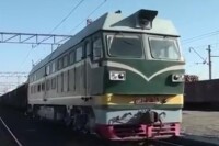 朝鮮鐵路的東風4C型內燃機車，編號내연274，原車號東風4C-4275