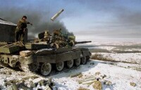 戰爭中的俄軍坦克在射擊