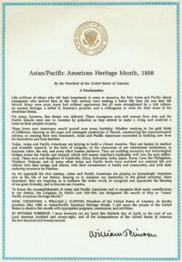 1998年美國總統柯林頓為感謝美國世界藝術家協會對社會所做貢獻頒發了感謝狀