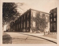 1905年的玫瑰山校區行政大樓