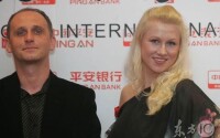 （圖）執行導演Marcin Hycnar（左）、女主角Karolina Piechota 