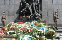 華沙猶太人英雄紀念碑