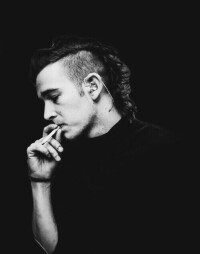 主唱Matthew Healy