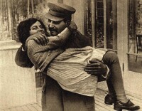 斯大林懷抱他的女兒斯維特蘭娜