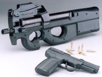 比利時FN P90衝鋒槍及配套的FN57式手槍