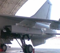 “飛豹”電子戰型掛載的干擾吊艙
