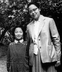 范元甄與女兒照片