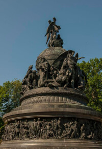 俄羅斯千年紀念碑上的留里克大公