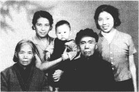 宋文驄父母親與大妹二妹合影（1965年）
