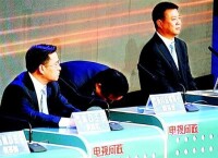 官員回答問題