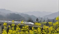 貴廣高速鐵路運行CRH2型動車組