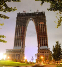 蘇州300米高樓“東方之門”被指酷似秋褲
